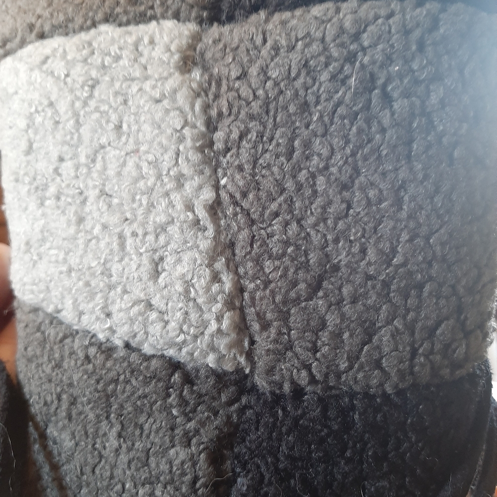 Uggs styled fuzzy boot - Picture 4 of 4